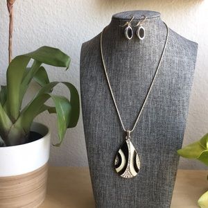 Creme Black Diamond Striped Necklace/Earring Set